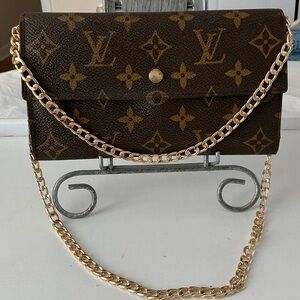 LOUIS VUITTON Authentic Monogram International Clutch Tri-Fold, Unbranded Chain